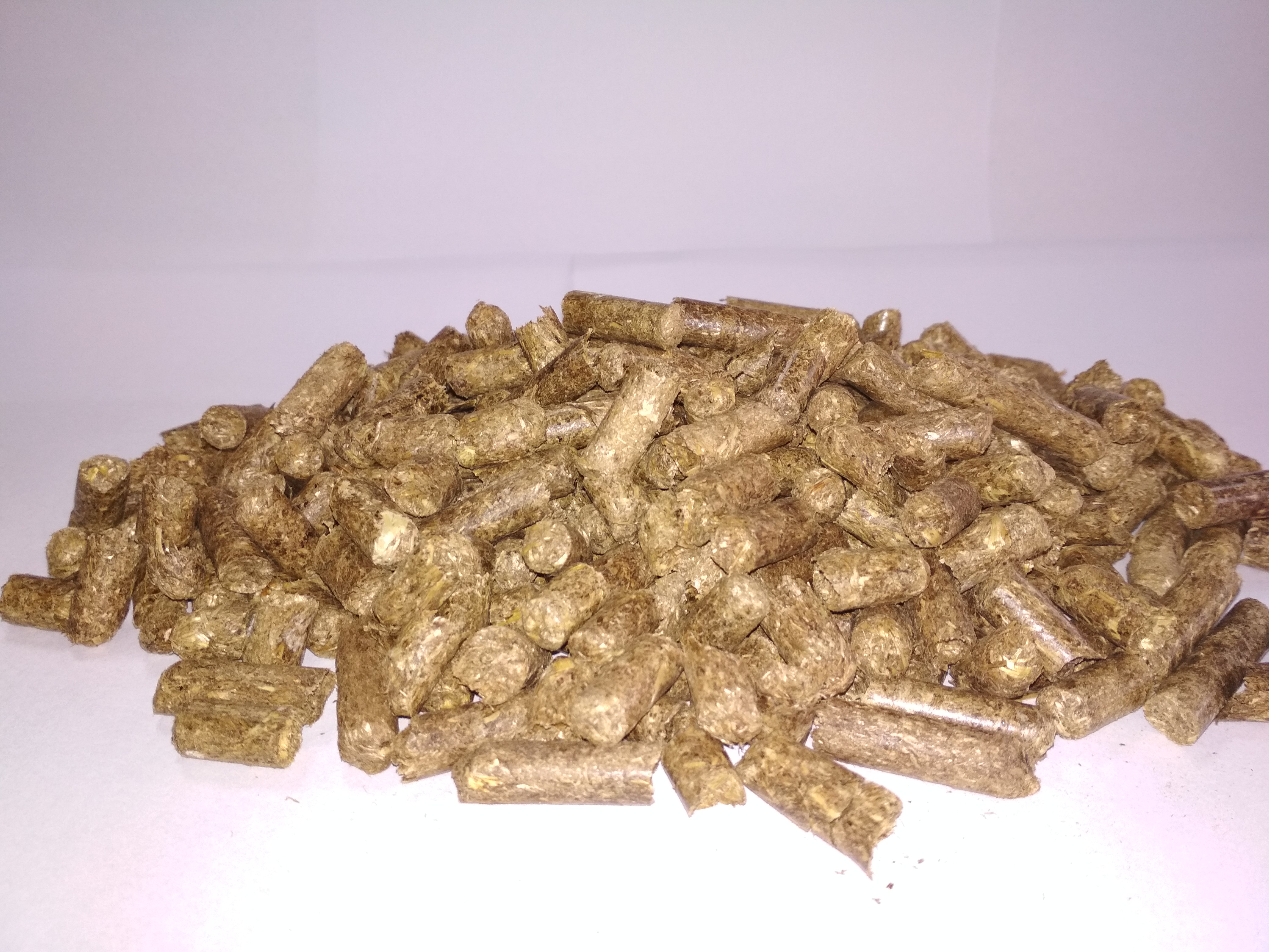 Granulki z siana. 8 mm. Bezpośrednio od producenta.